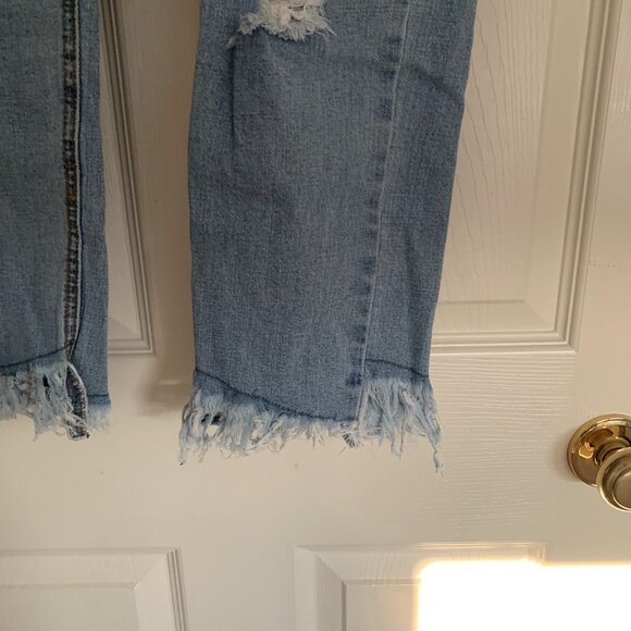 C&C California Cropped Distressed Jeans - Picture 6 of 9